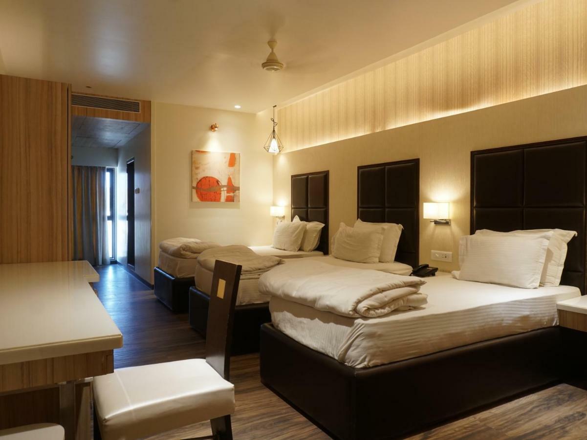Palette Four Seasons Recreation Resort Jalgaon Extérieur photo