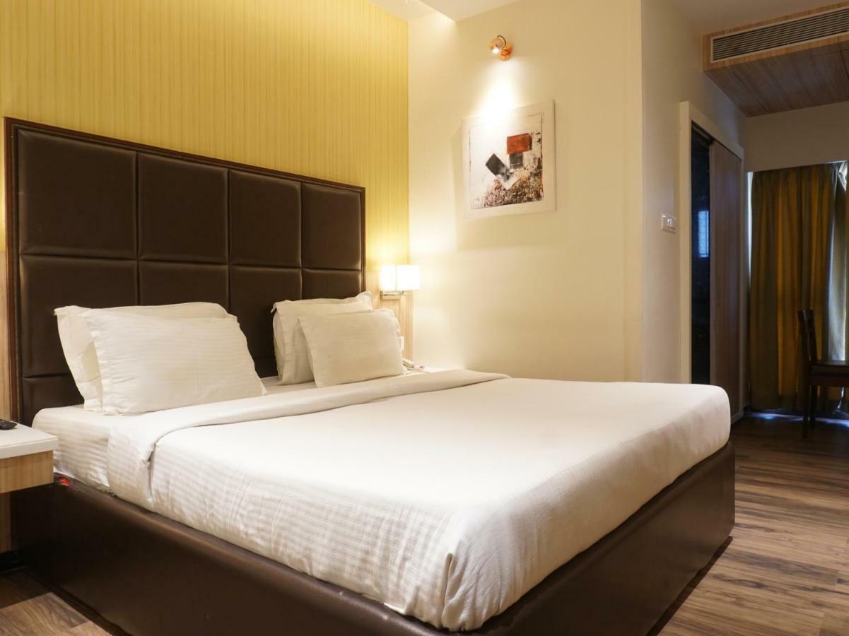 Palette Four Seasons Recreation Resort Jalgaon Extérieur photo