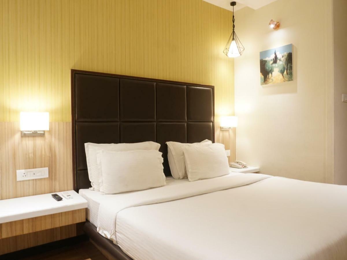 Palette Four Seasons Recreation Resort Jalgaon Extérieur photo