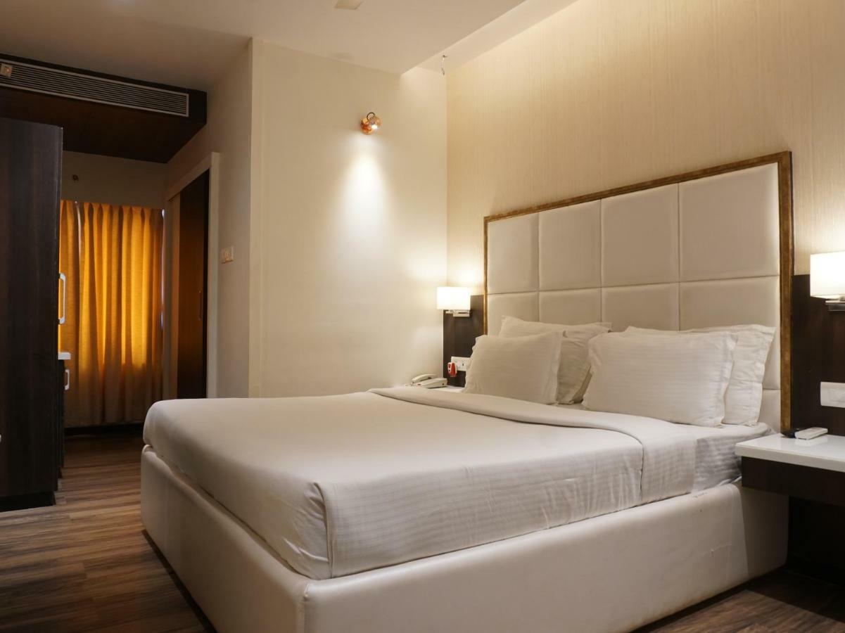 Palette Four Seasons Recreation Resort Jalgaon Extérieur photo