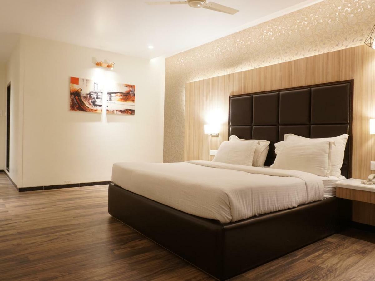 Palette Four Seasons Recreation Resort Jalgaon Extérieur photo
