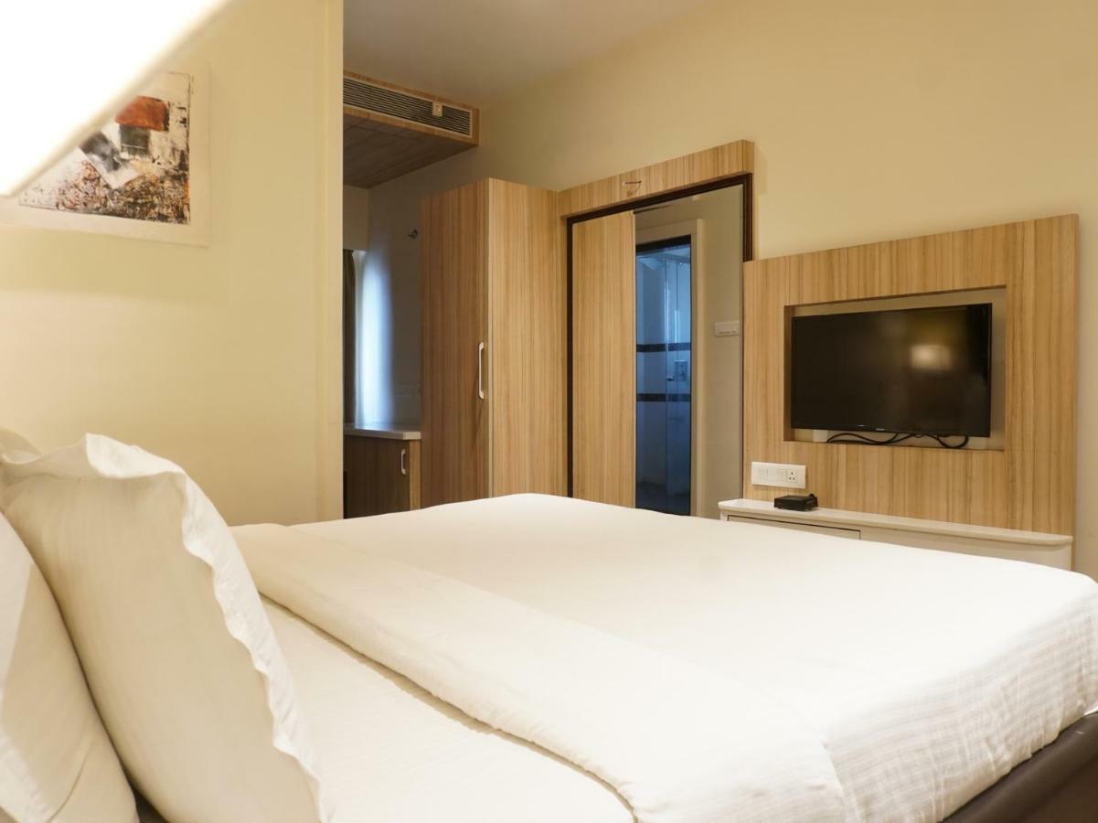 Palette Four Seasons Recreation Resort Jalgaon Extérieur photo