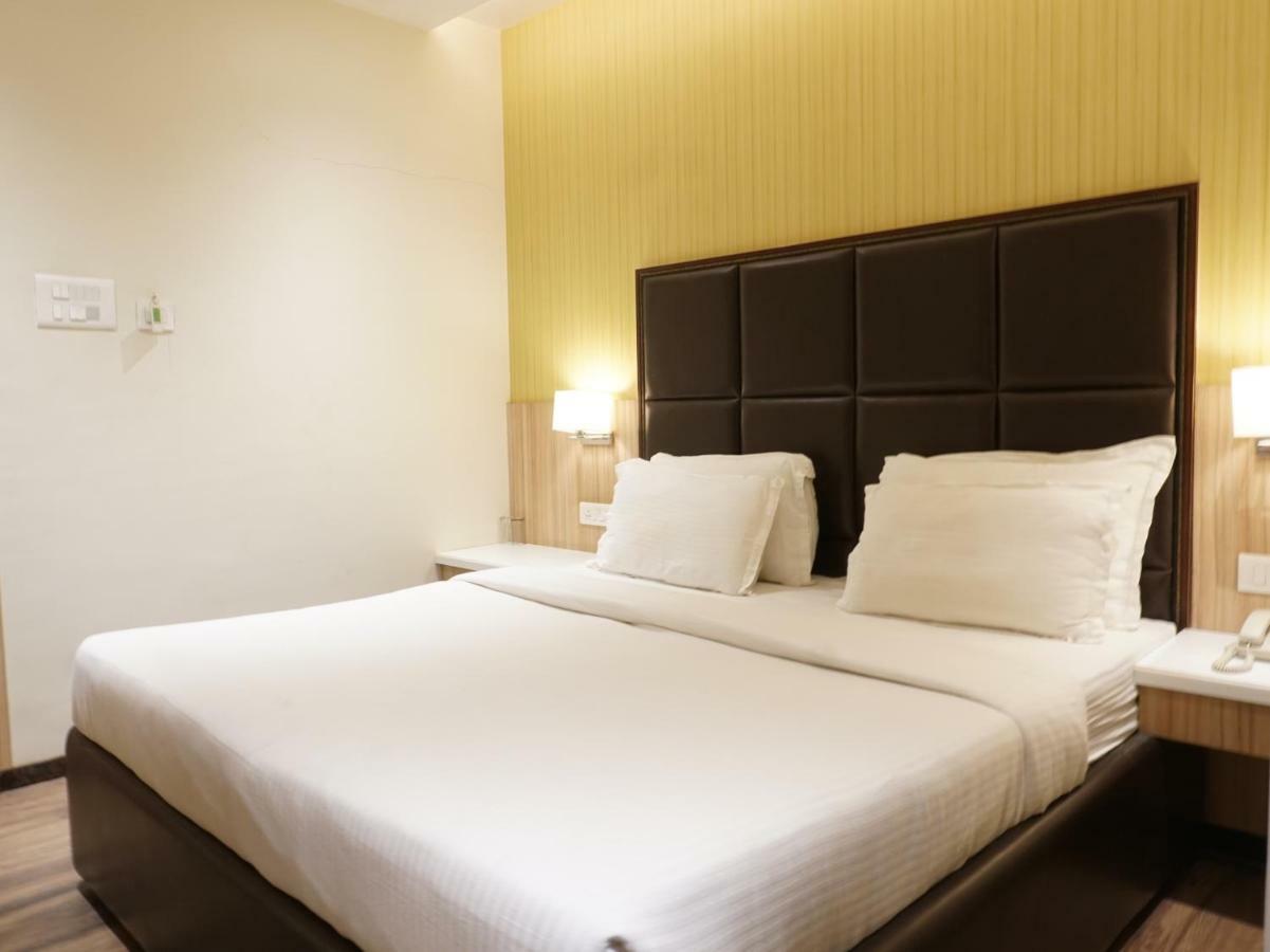 Palette Four Seasons Recreation Resort Jalgaon Extérieur photo
