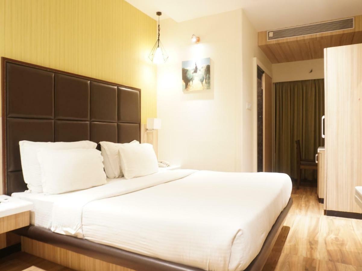 Palette Four Seasons Recreation Resort Jalgaon Extérieur photo