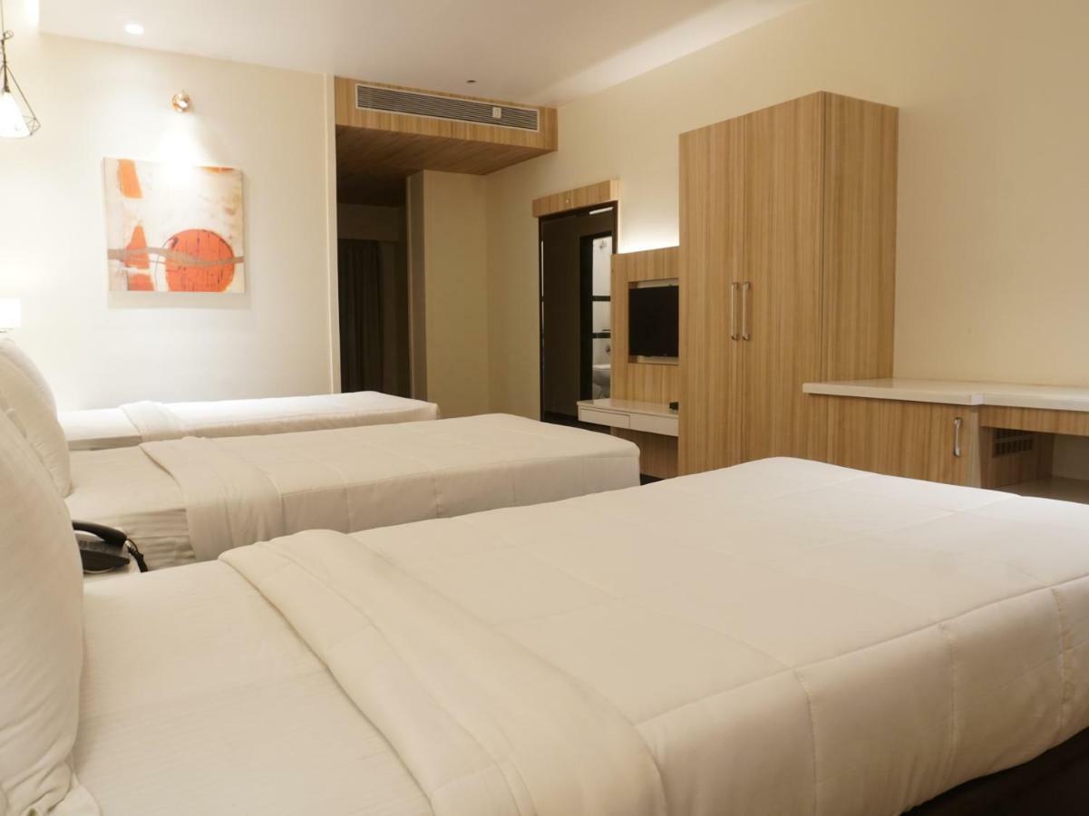 Palette Four Seasons Recreation Resort Jalgaon Extérieur photo