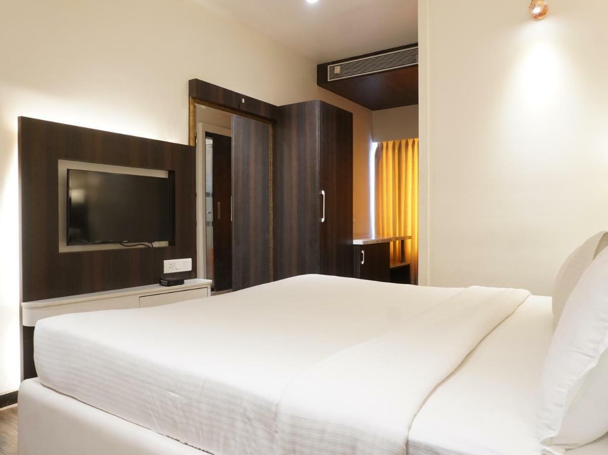 Palette Four Seasons Recreation Resort Jalgaon Extérieur photo