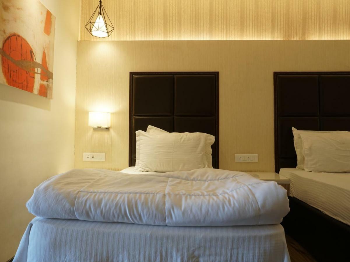 Palette Four Seasons Recreation Resort Jalgaon Extérieur photo