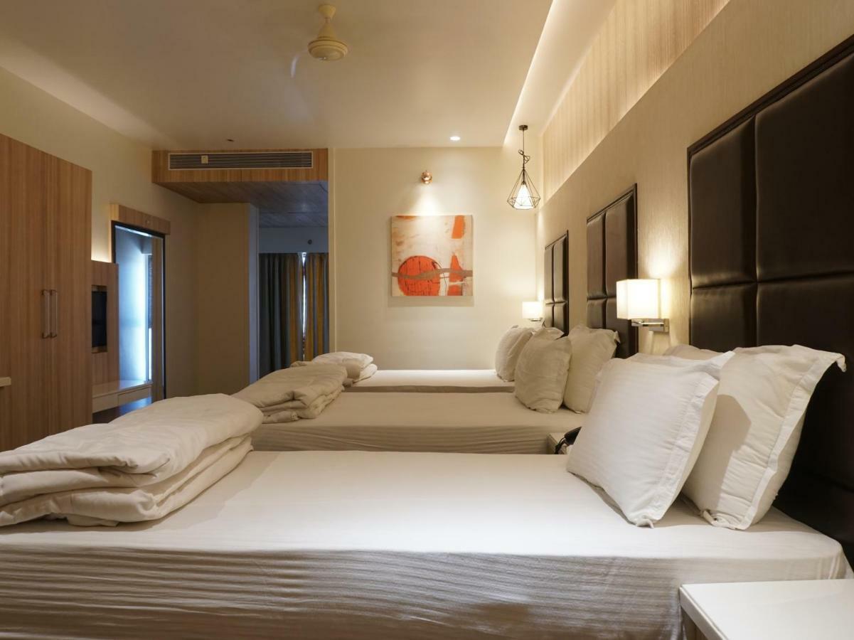 Palette Four Seasons Recreation Resort Jalgaon Extérieur photo