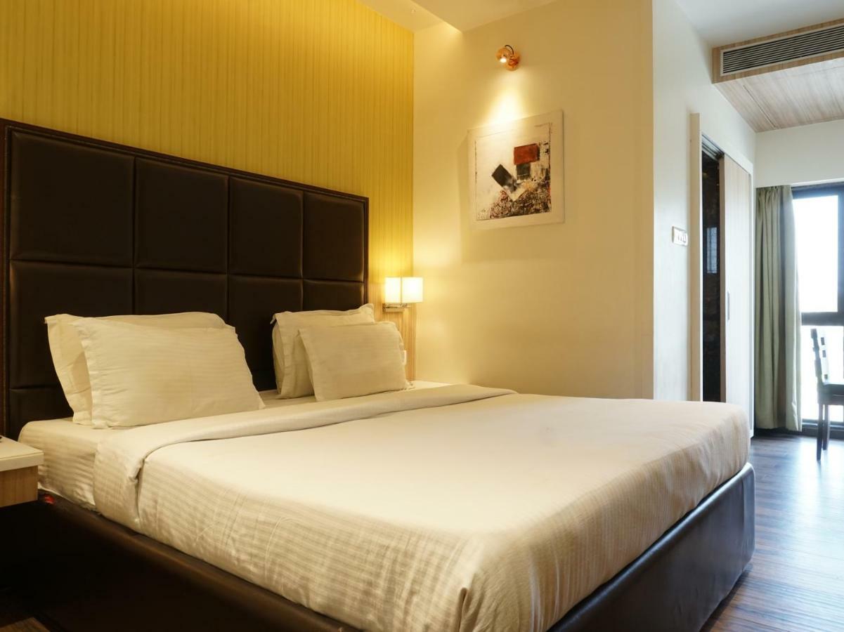 Palette Four Seasons Recreation Resort Jalgaon Extérieur photo