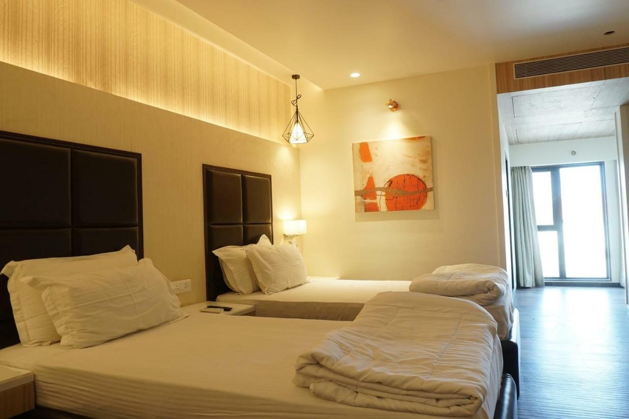 Palette Four Seasons Recreation Resort Jalgaon Extérieur photo