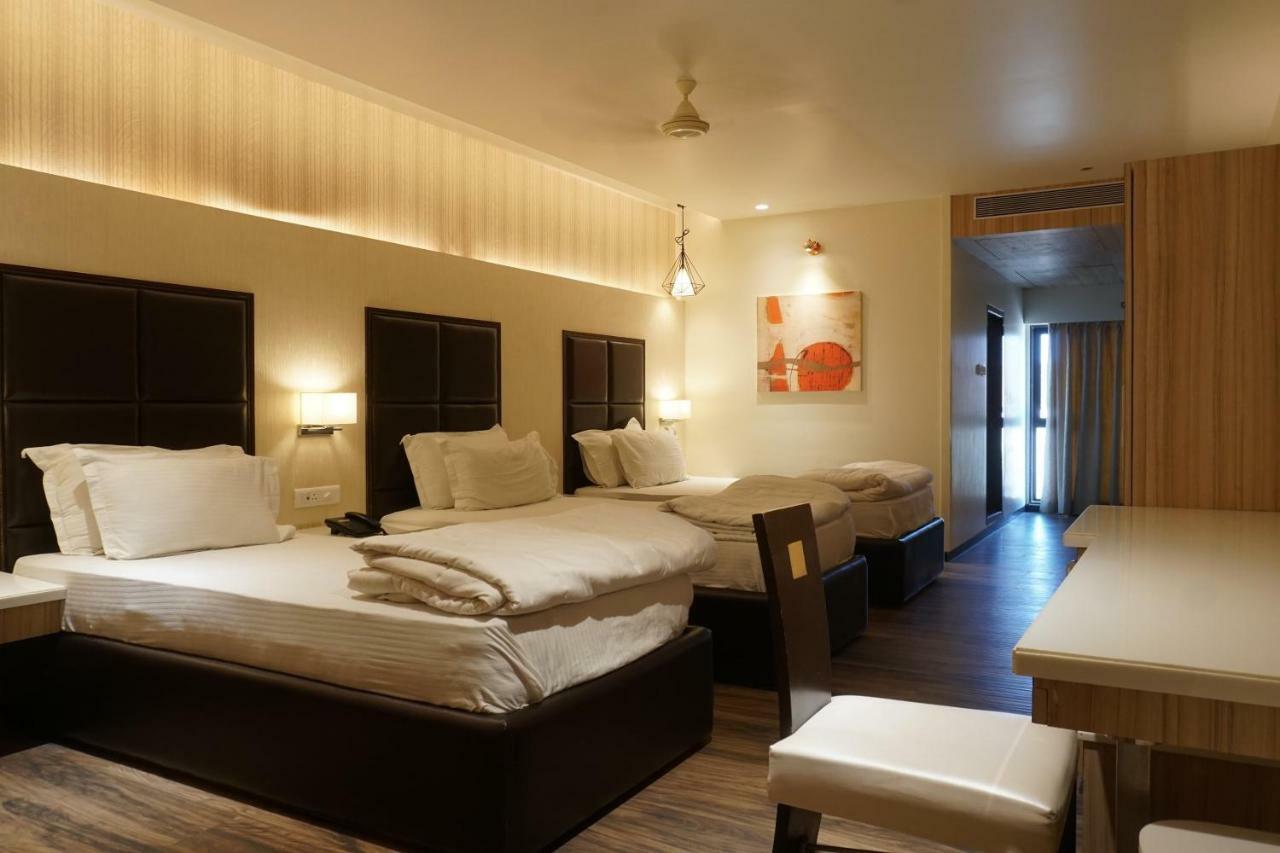 Palette Four Seasons Recreation Resort Jalgaon Extérieur photo