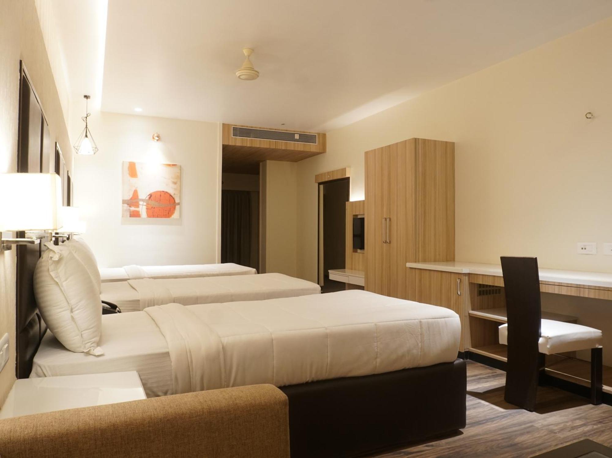 Palette Four Seasons Recreation Resort Jalgaon Extérieur photo